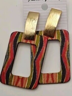 a Pair Wooden Rectangle Hand painted Screw in Earrings New